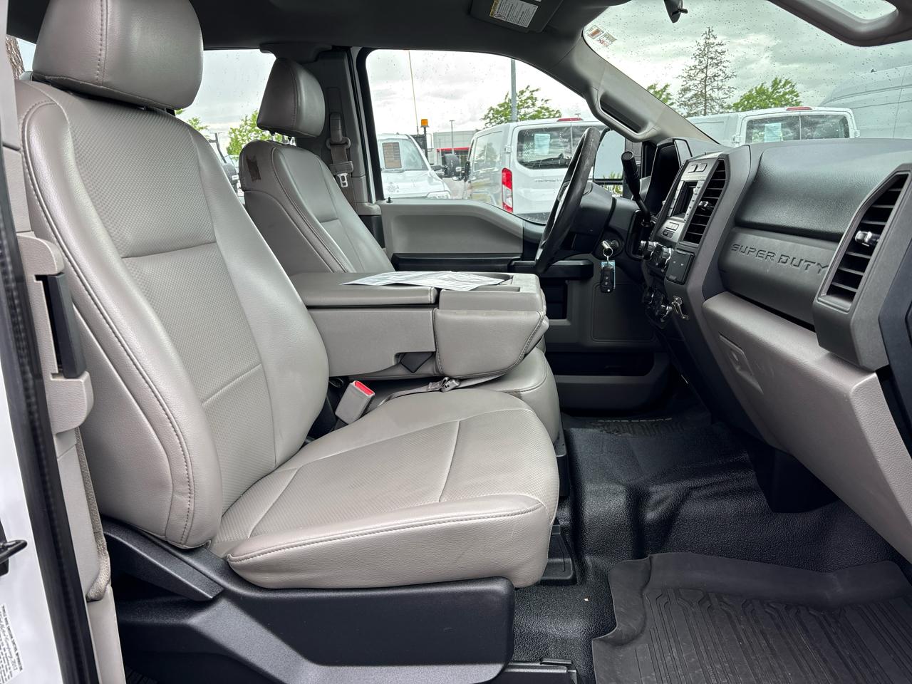 Ford Super Duty F-350 SRW XL 4WD SuperCab 8' Box 2017