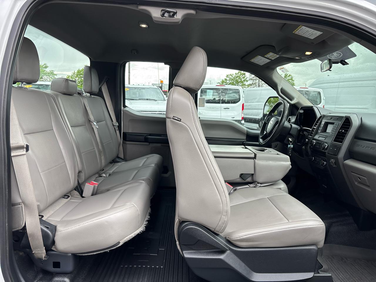 Ford Super Duty F-350 SRW XL 4WD SuperCab 8' Box 2017