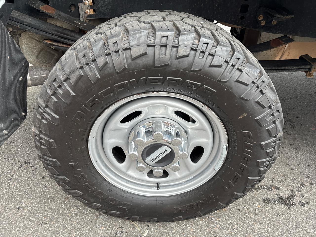 Ford Super Duty F-350 SRW XL 4WD SuperCab 8' Box 2017