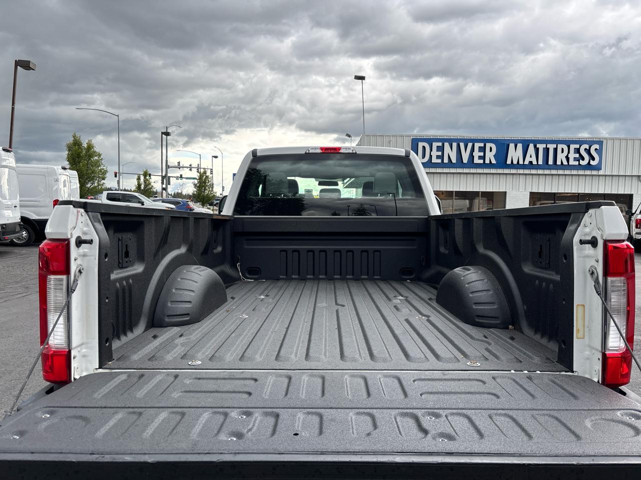 Ford Super Duty F-350 SRW XL 4WD SuperCab 8' Box 2017