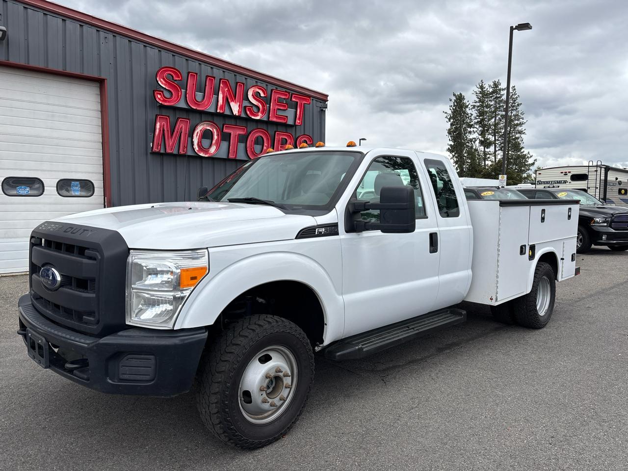 2016 Ford Super Duty F-350 DRW 4WD SuperCab 158" XL