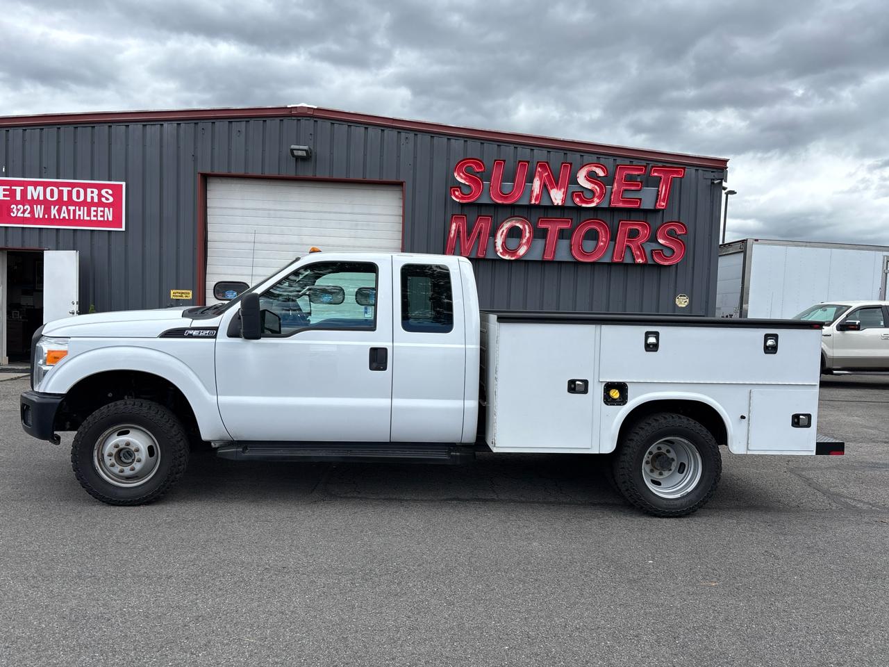 Ford Super Duty F-350 DRW 4WD SuperCab 158" XL 2016
