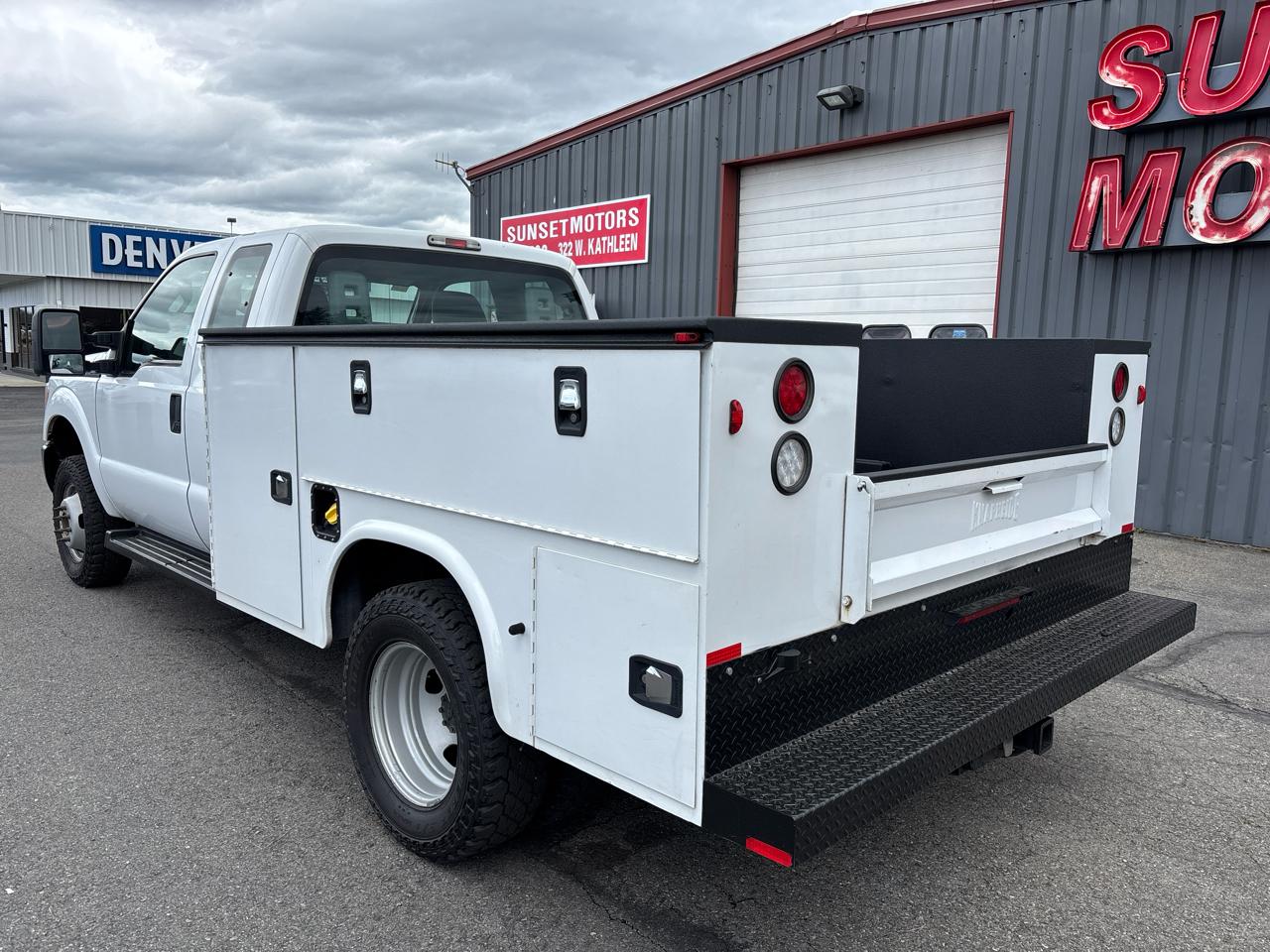 Ford Super Duty F-350 DRW 4WD SuperCab 158" XL 2016