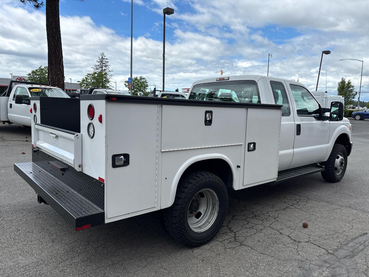Ford Super Duty F-350 DRW 4WD SuperCab 158" XL 2016