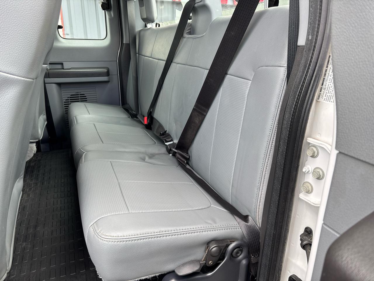 Ford Super Duty F-350 DRW 4WD SuperCab 158" XL 2016