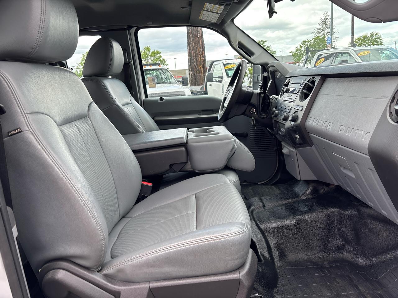 Ford Super Duty F-350 DRW 4WD SuperCab 158" XL 2016