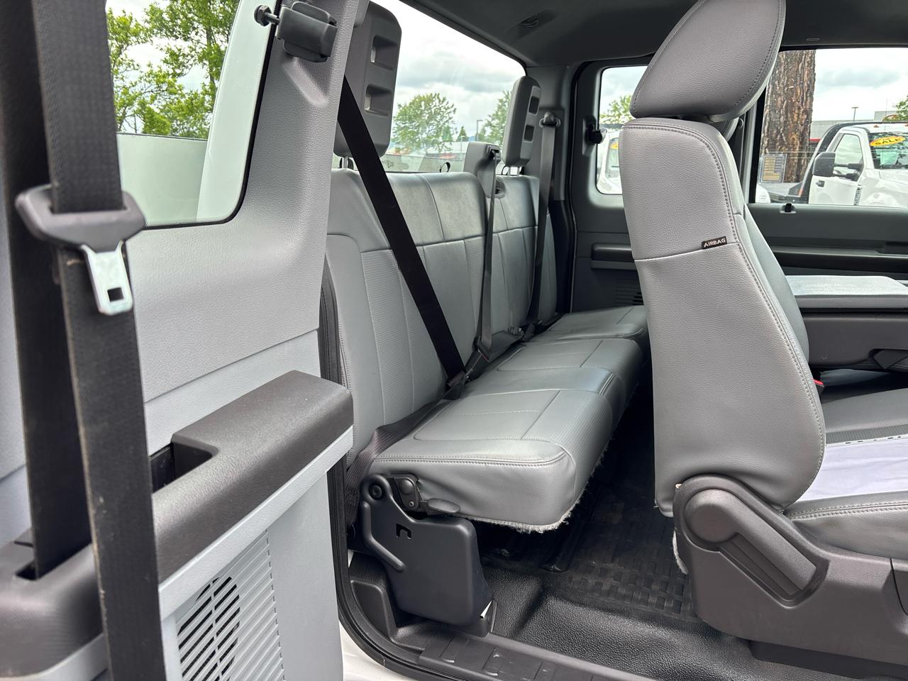 Ford Super Duty F-350 DRW 4WD SuperCab 158" XL 2016