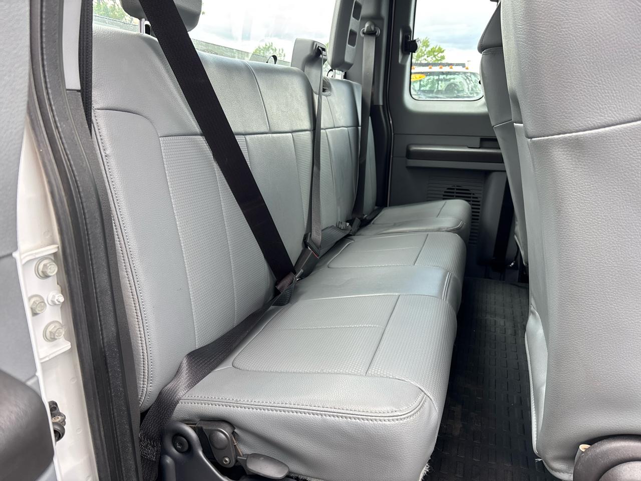 Ford Super Duty F-350 DRW 4WD SuperCab 158" XL 2016