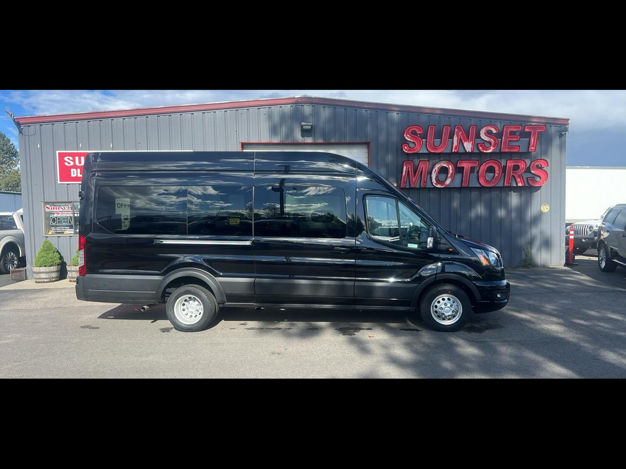 2024 Ford Transit Passenger Wagon T-350 HD 148" EL High Roof XLT DRW AWD
