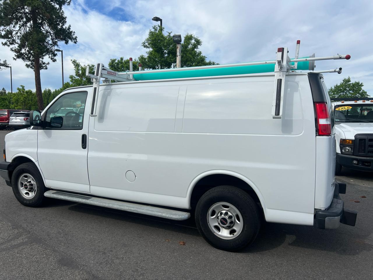 GMC Savana Cargo Van RWD 2500 135" 2020