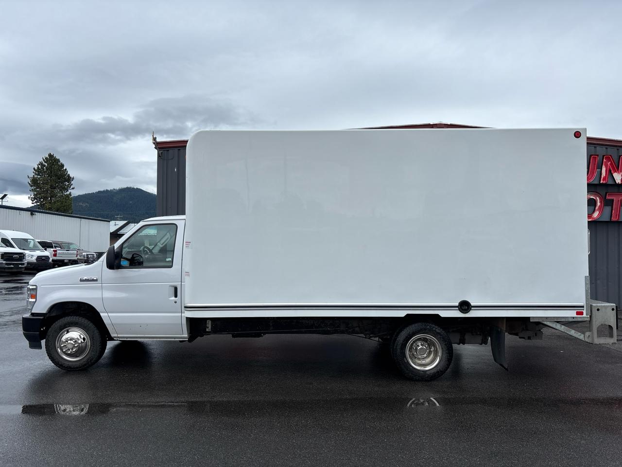 Ford E-Series Cutaway E-450 DRW 158" WB 2023