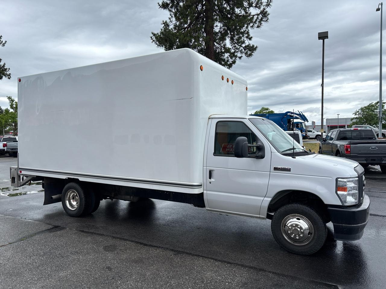 Ford E-Series Cutaway E-450 DRW 158" WB 2023