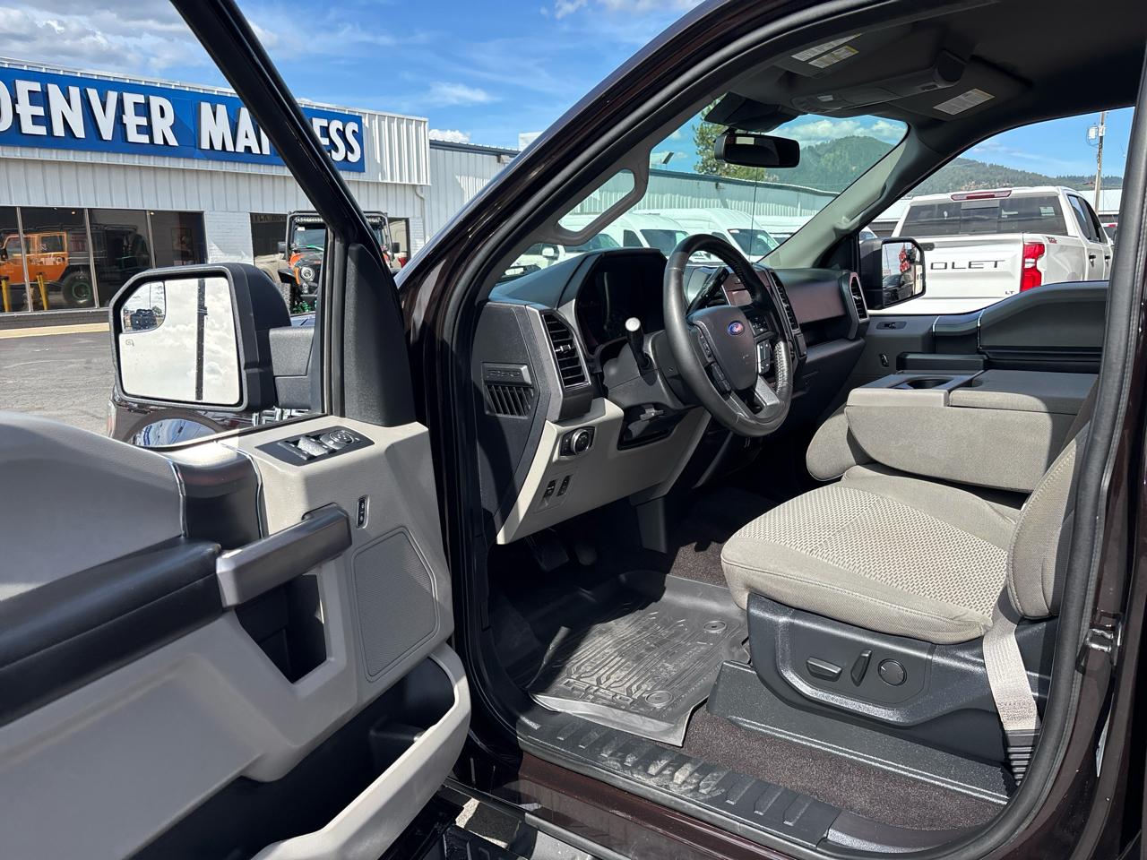 Ford F-150 4WD SuperCrew 145" XLT 2019