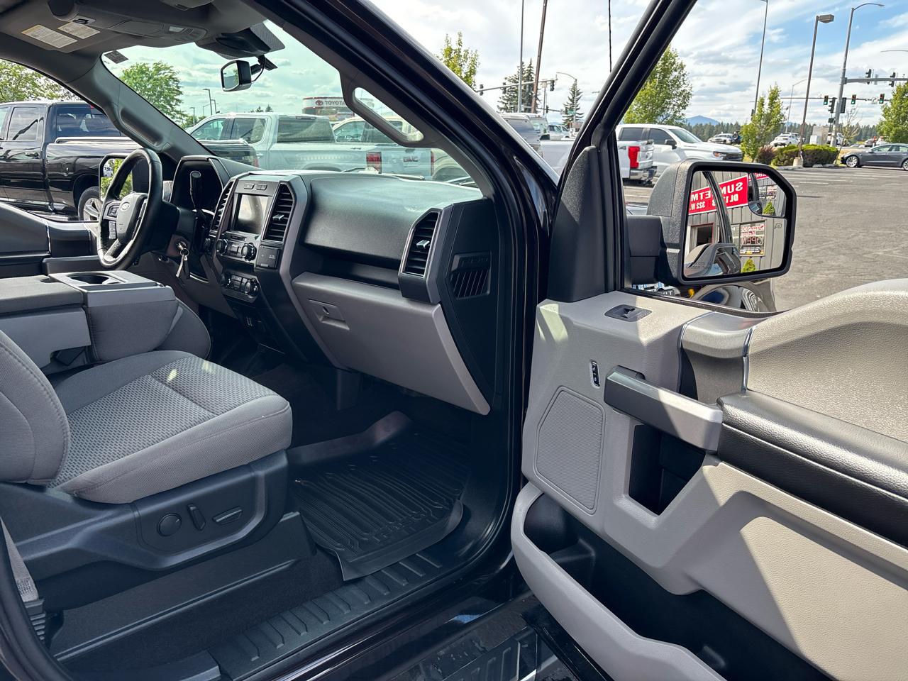 Ford F-150 4WD SuperCrew 145" XLT 2019