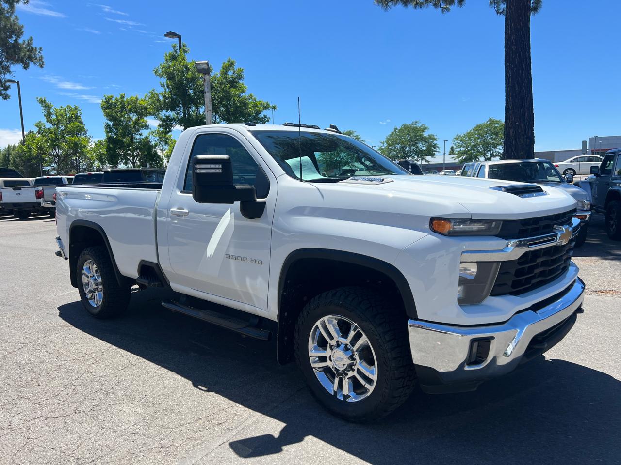 Chevrolet Silverado 3500HD 4WD Reg Cab 142" LT 2024