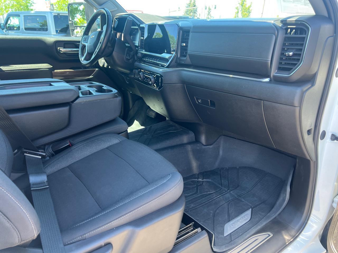 Chevrolet Silverado 3500HD 4WD Reg Cab 142" LT 2024