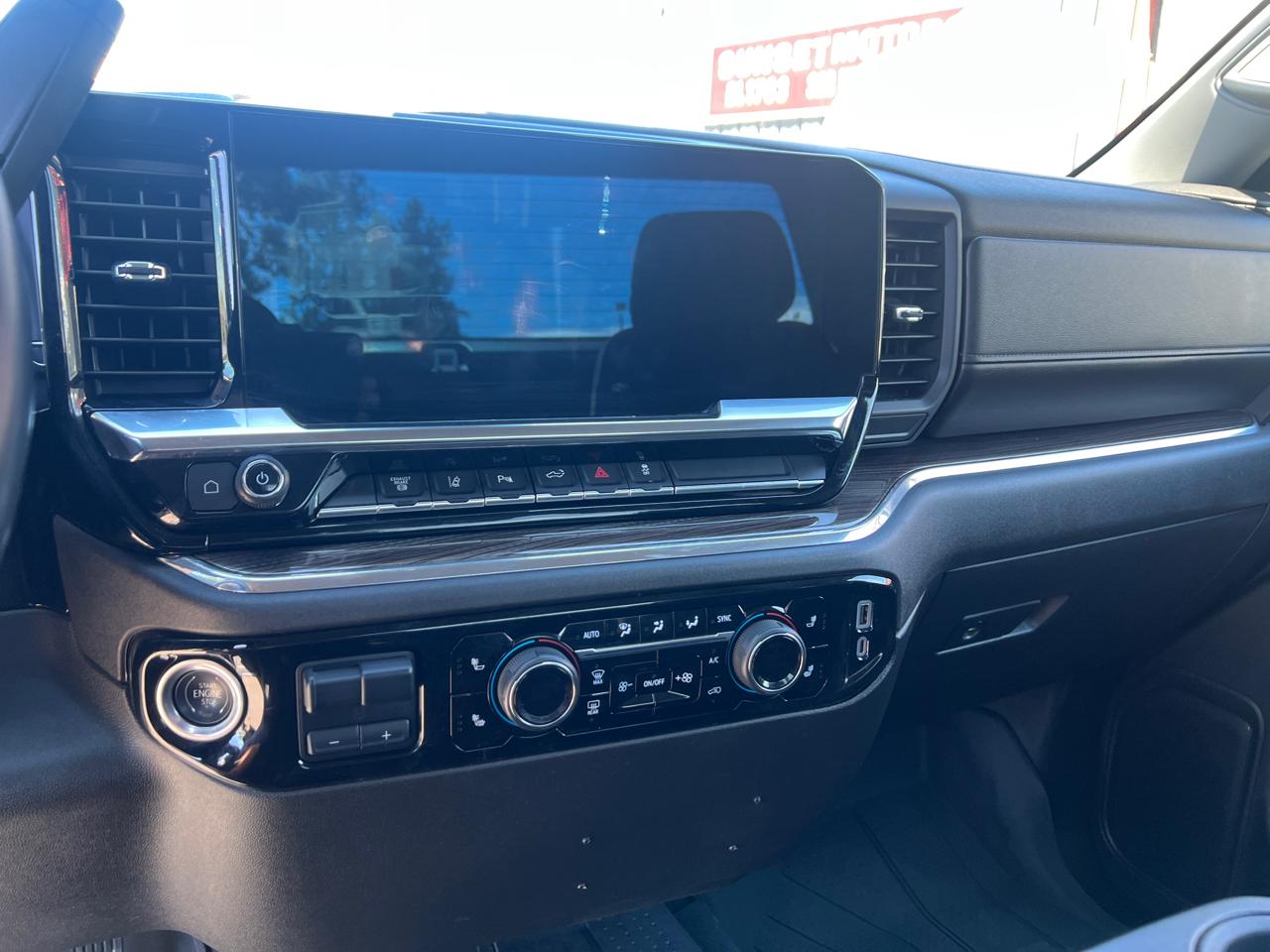 Chevrolet Silverado 3500HD 4WD Reg Cab 142" LT 2024