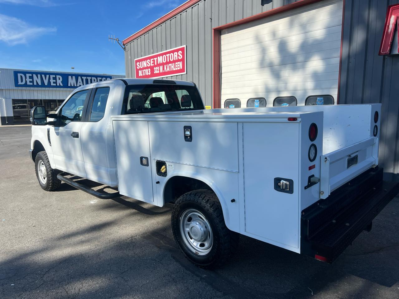 Ford Super Duty F-350 SRW XL 4WD SuperCab 8' Box 2017