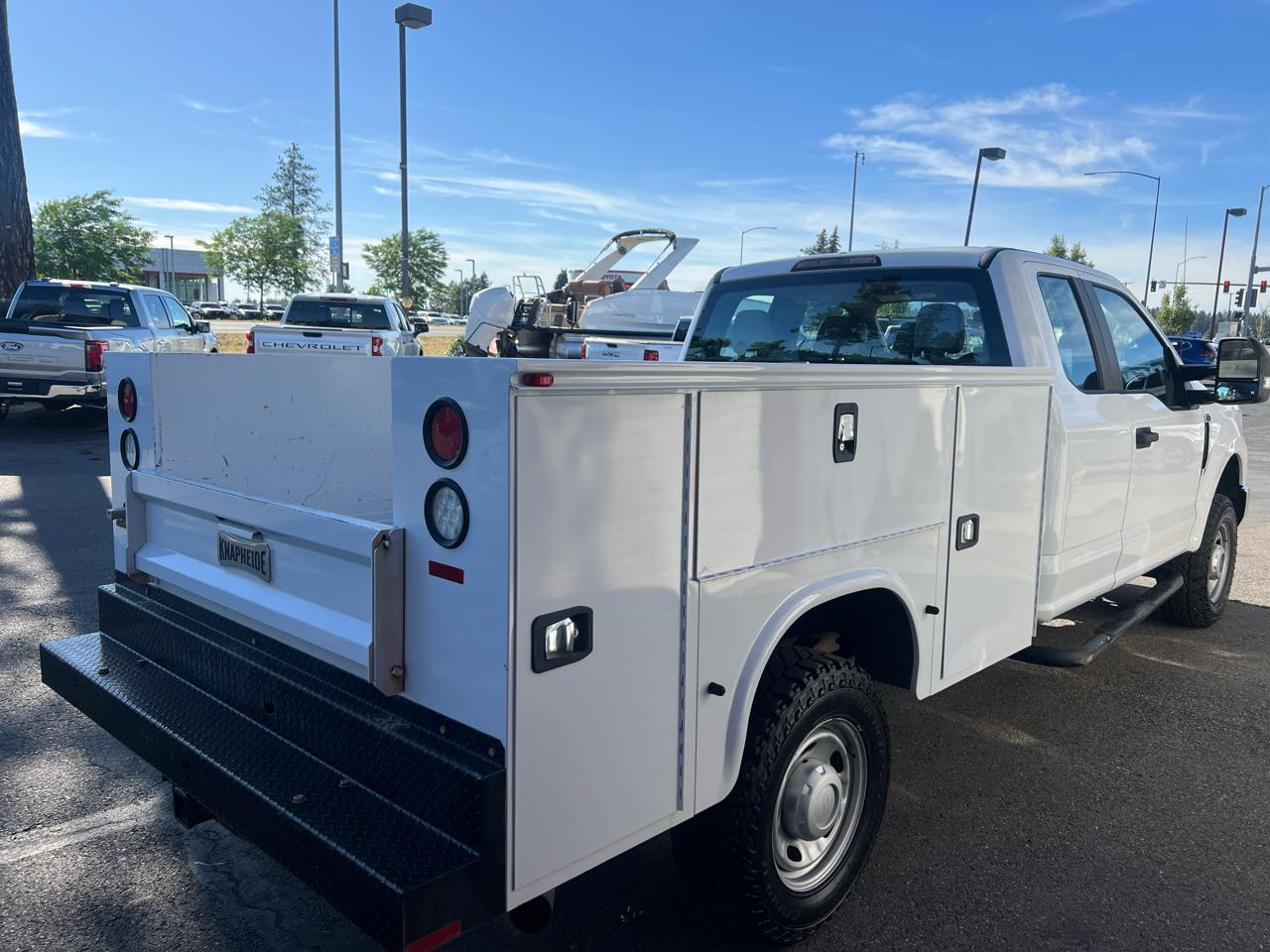 Ford Super Duty F-350 SRW XL 4WD SuperCab 8' Box 2017