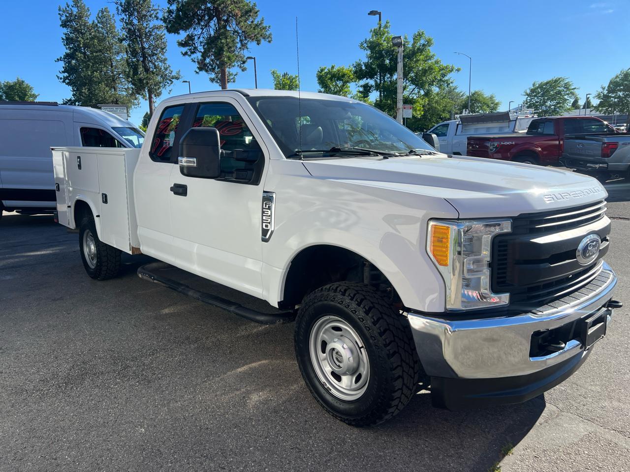 Ford Super Duty F-350 SRW XL 4WD SuperCab 8' Box 2017