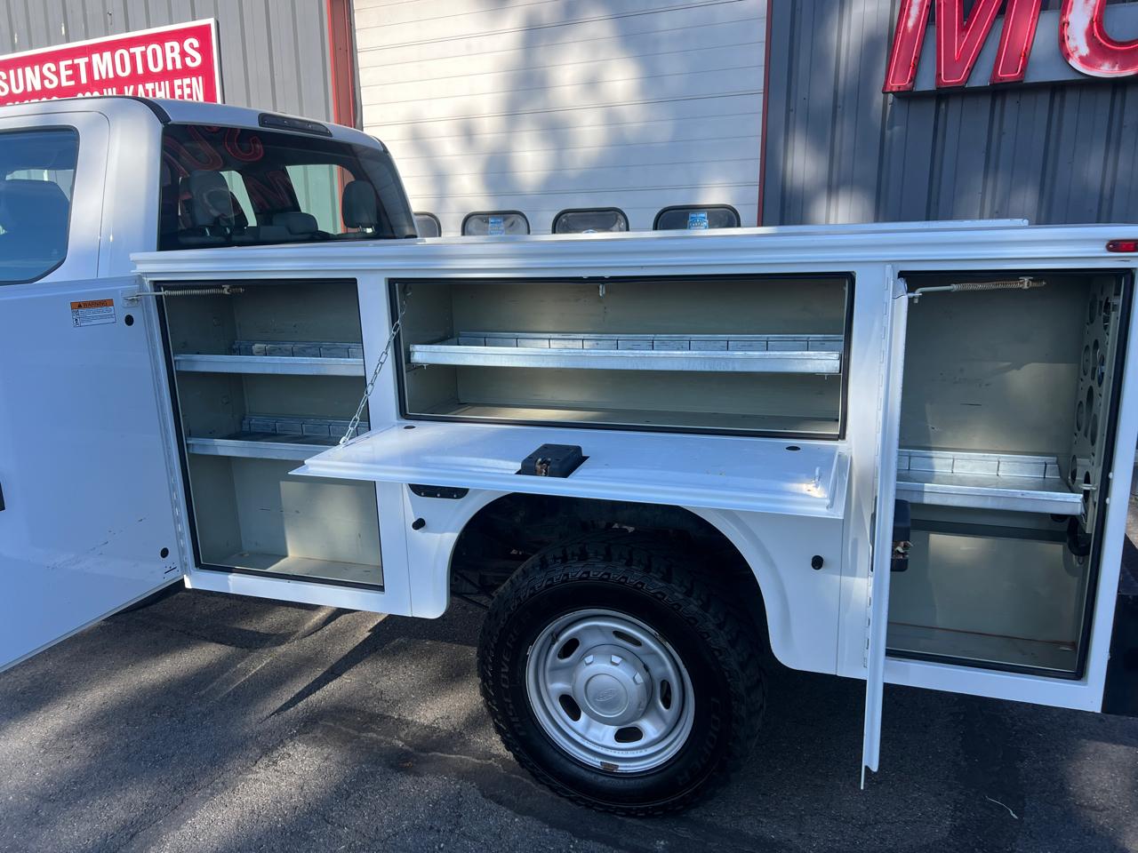 Ford Super Duty F-350 SRW XL 4WD SuperCab 8' Box 2017
