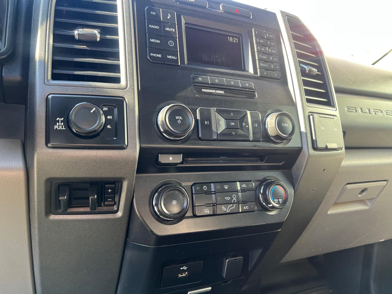 Ford Super Duty F-350 SRW XL 4WD SuperCab 8' Box 2017