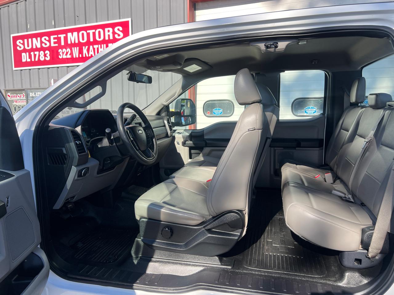 Ford Super Duty F-350 SRW XL 4WD SuperCab 8' Box 2017