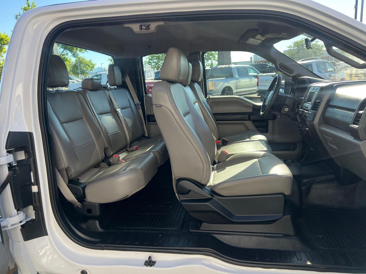 Ford Super Duty F-350 SRW XL 4WD SuperCab 8' Box 2017