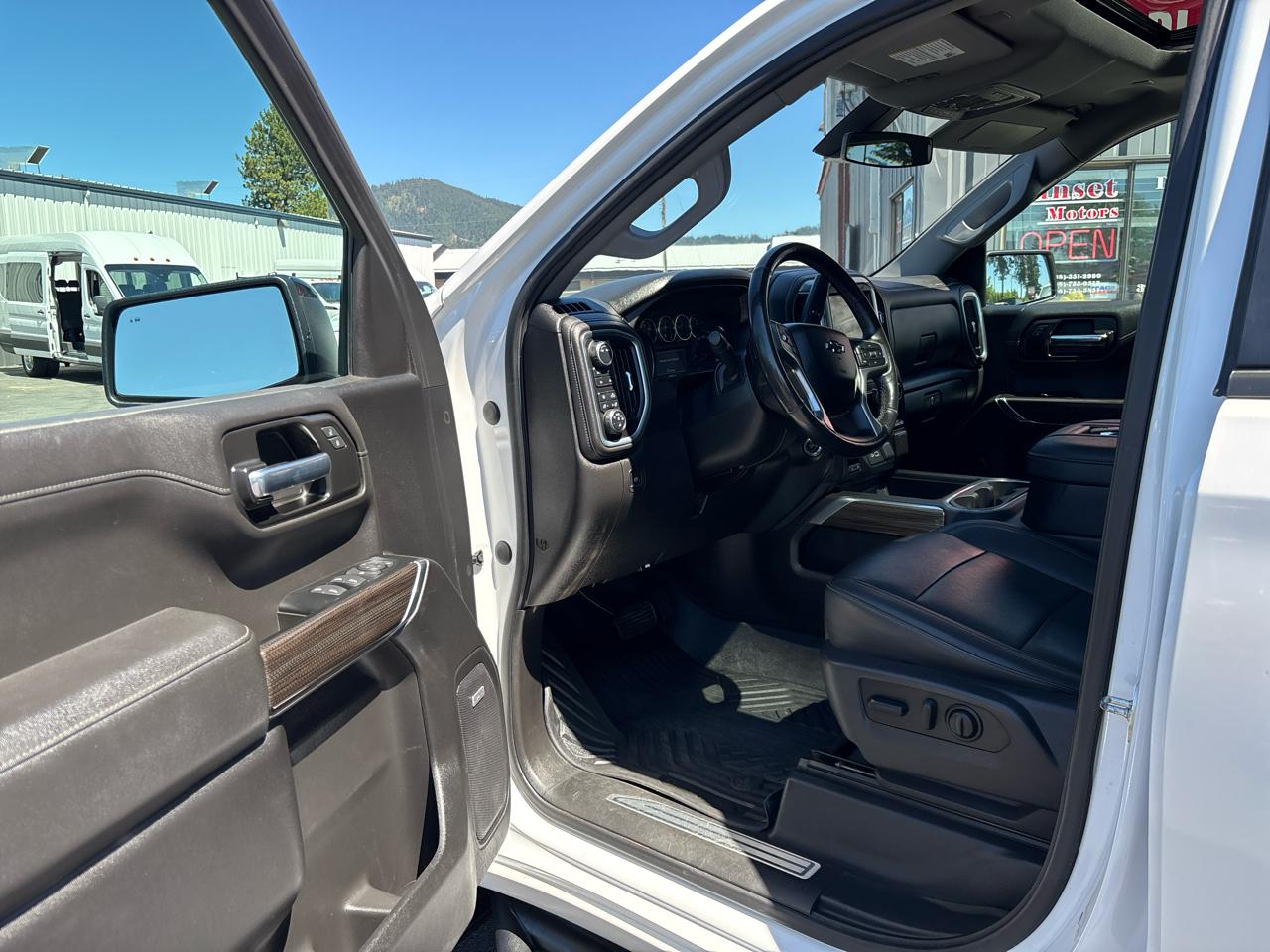 Chevrolet Silverado 1500 LTD 4WD Crew Cab 147" LT Trail Boss 2022