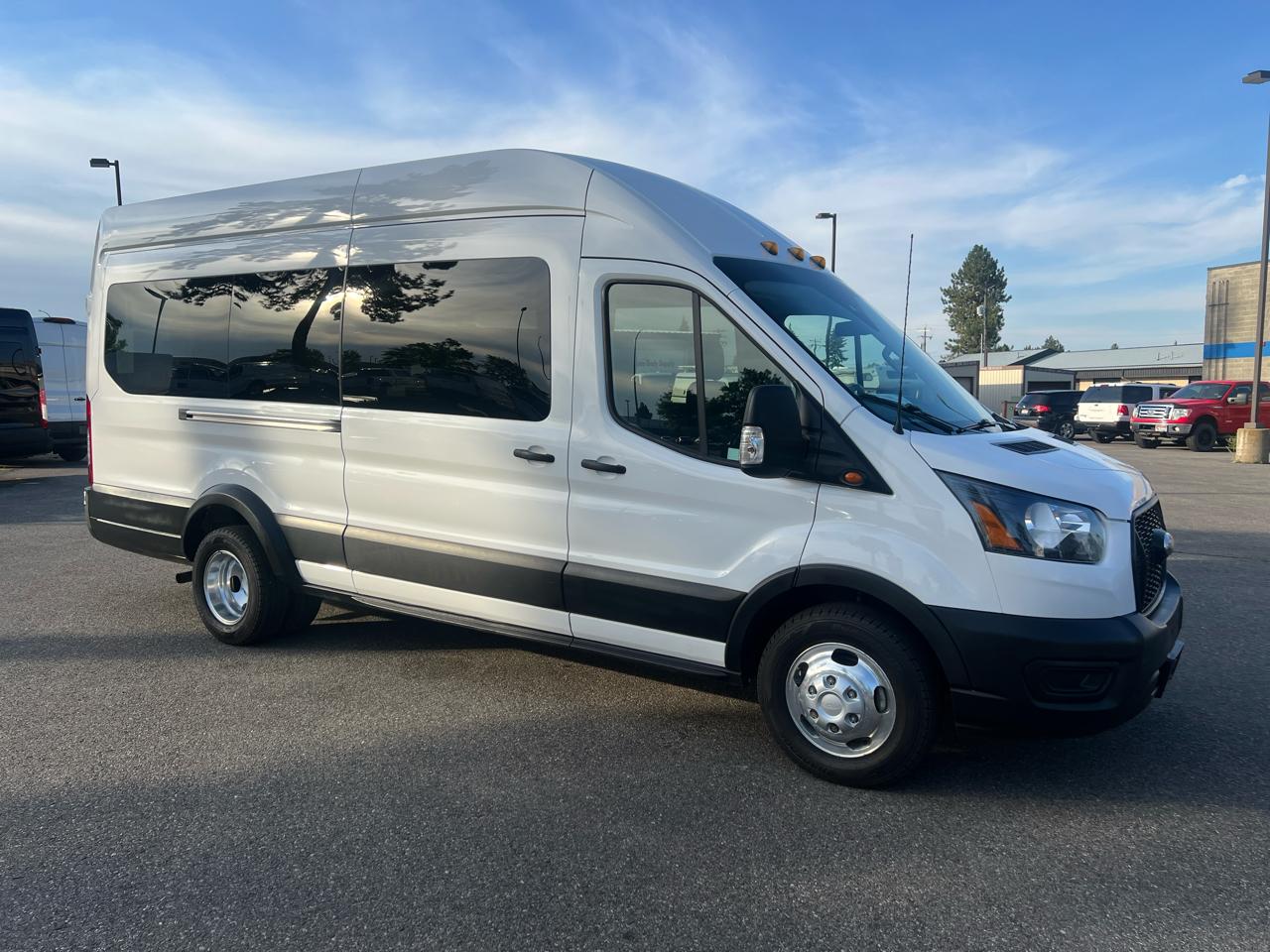 Ford Transit Passenger Wagon T-350 HD 148" EL High Roof XLT DRW AWD 2023