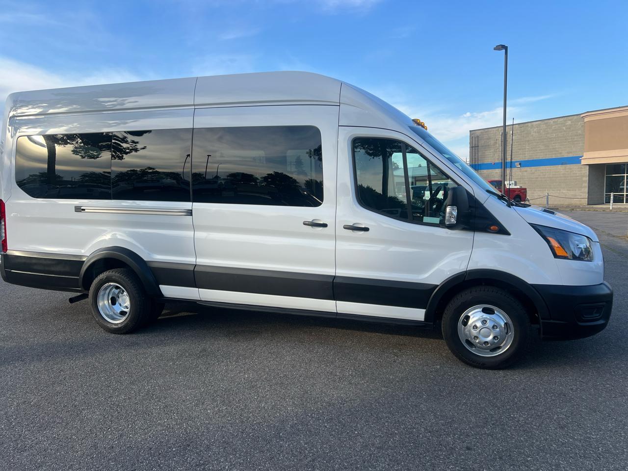 Ford Transit Passenger Wagon T-350 HD 148" EL High Roof XLT DRW AWD 2023