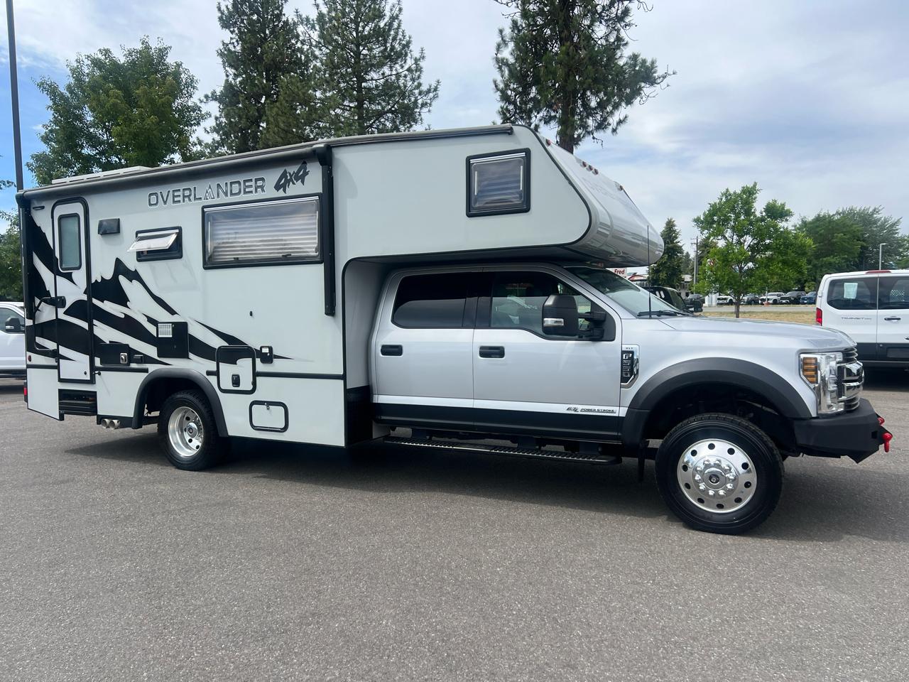 Ford Super Duty F-550 DRW XLT 4WD Crew Cab 203" WB 84" CA 2019