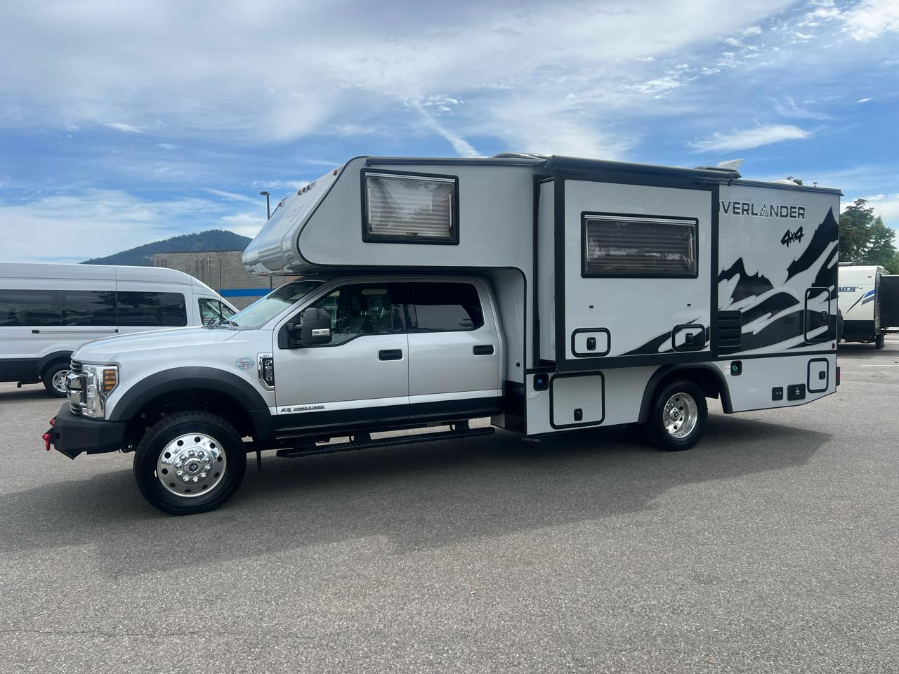 Ford Super Duty F-550 DRW XLT 4WD Crew Cab 203" WB 84" CA 2019