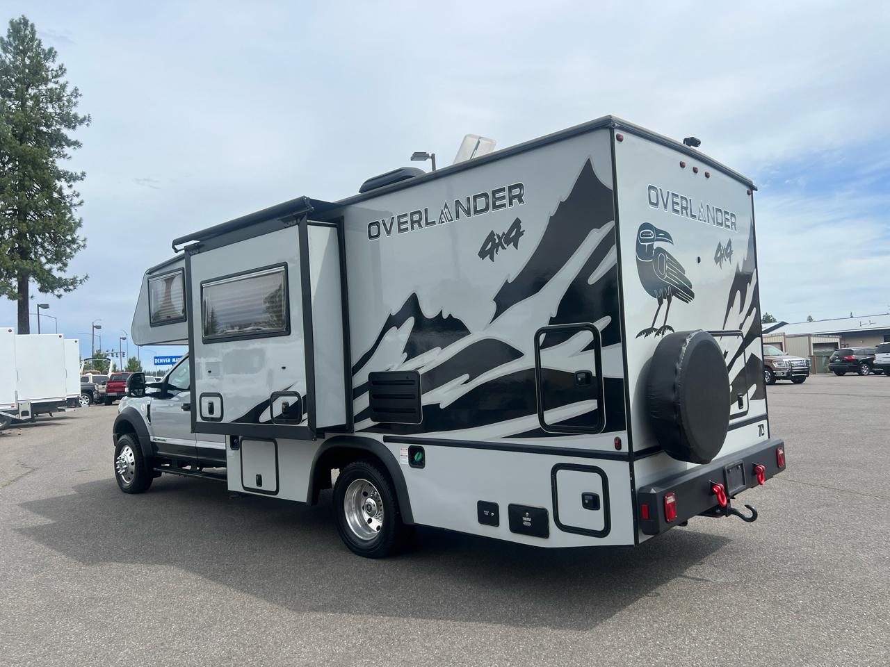 Ford Super Duty F-550 DRW XLT 4WD Crew Cab 203" WB 84" CA 2019