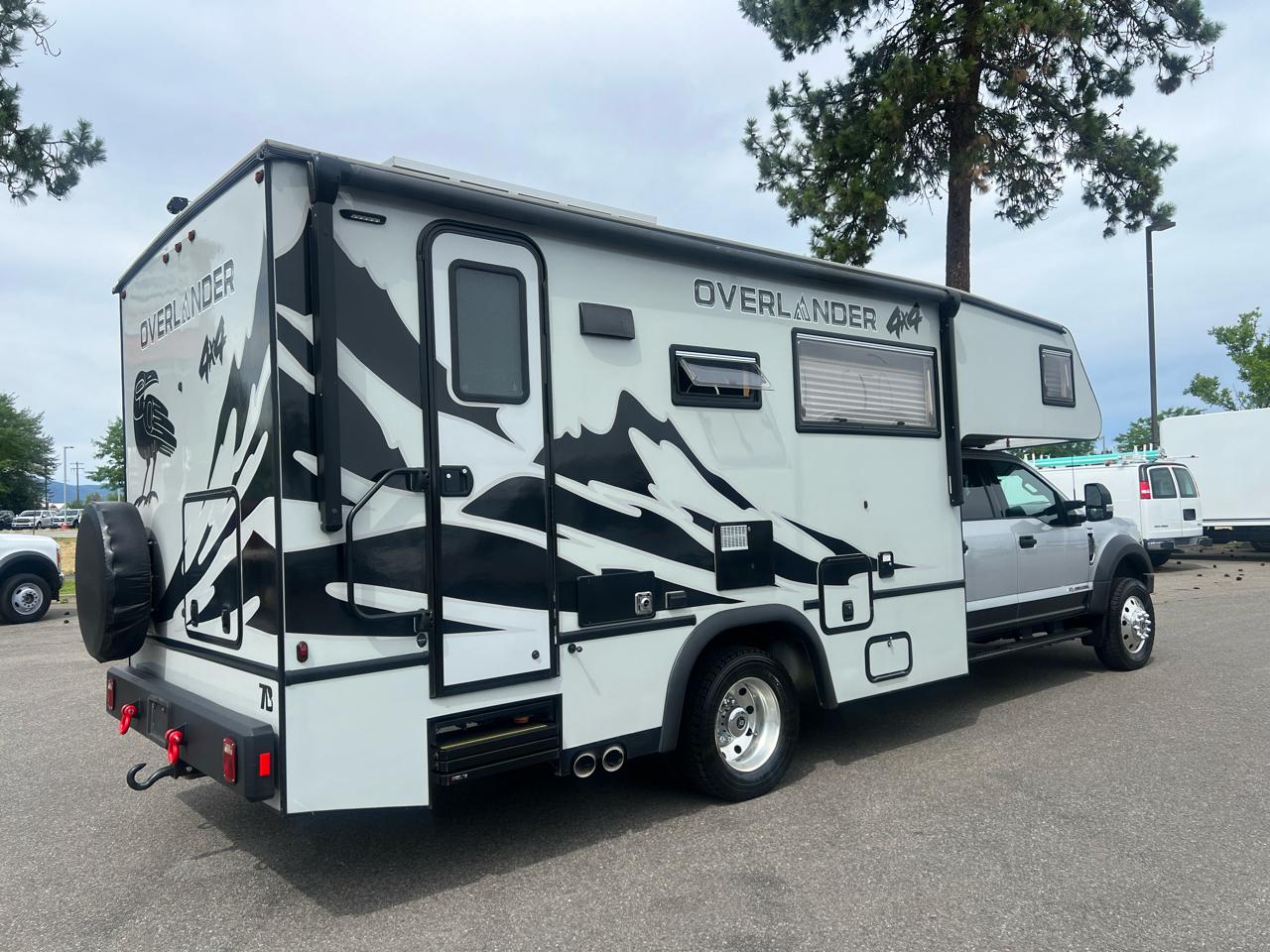 Ford Super Duty F-550 DRW XLT 4WD Crew Cab 203" WB 84" CA 2019