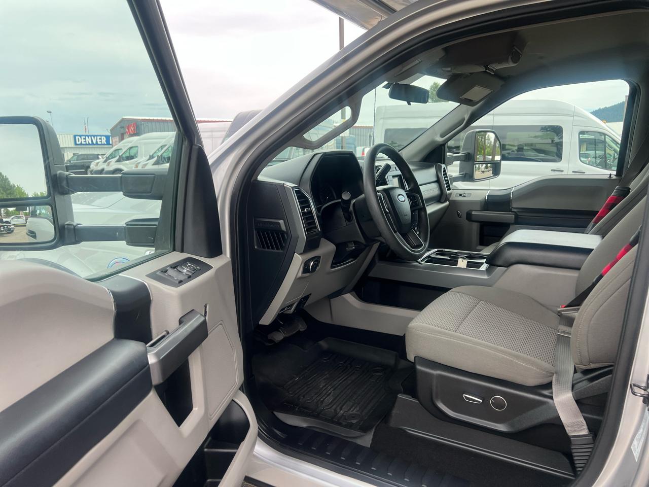Ford Super Duty F-550 DRW XLT 4WD Crew Cab 203" WB 84" CA 2019