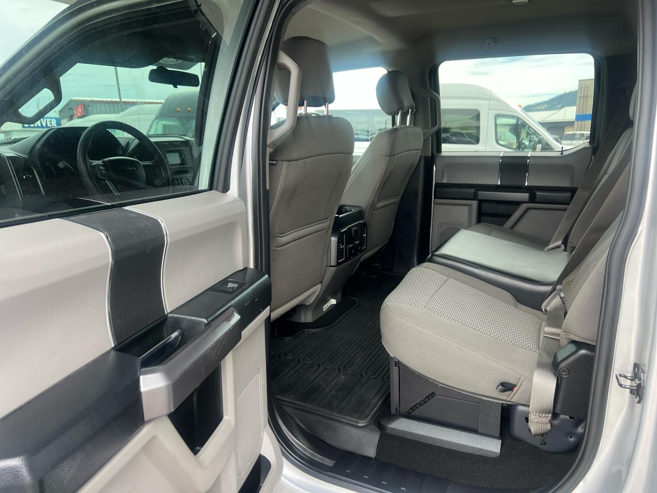 Ford Super Duty F-550 DRW XLT 4WD Crew Cab 203" WB 84" CA 2019