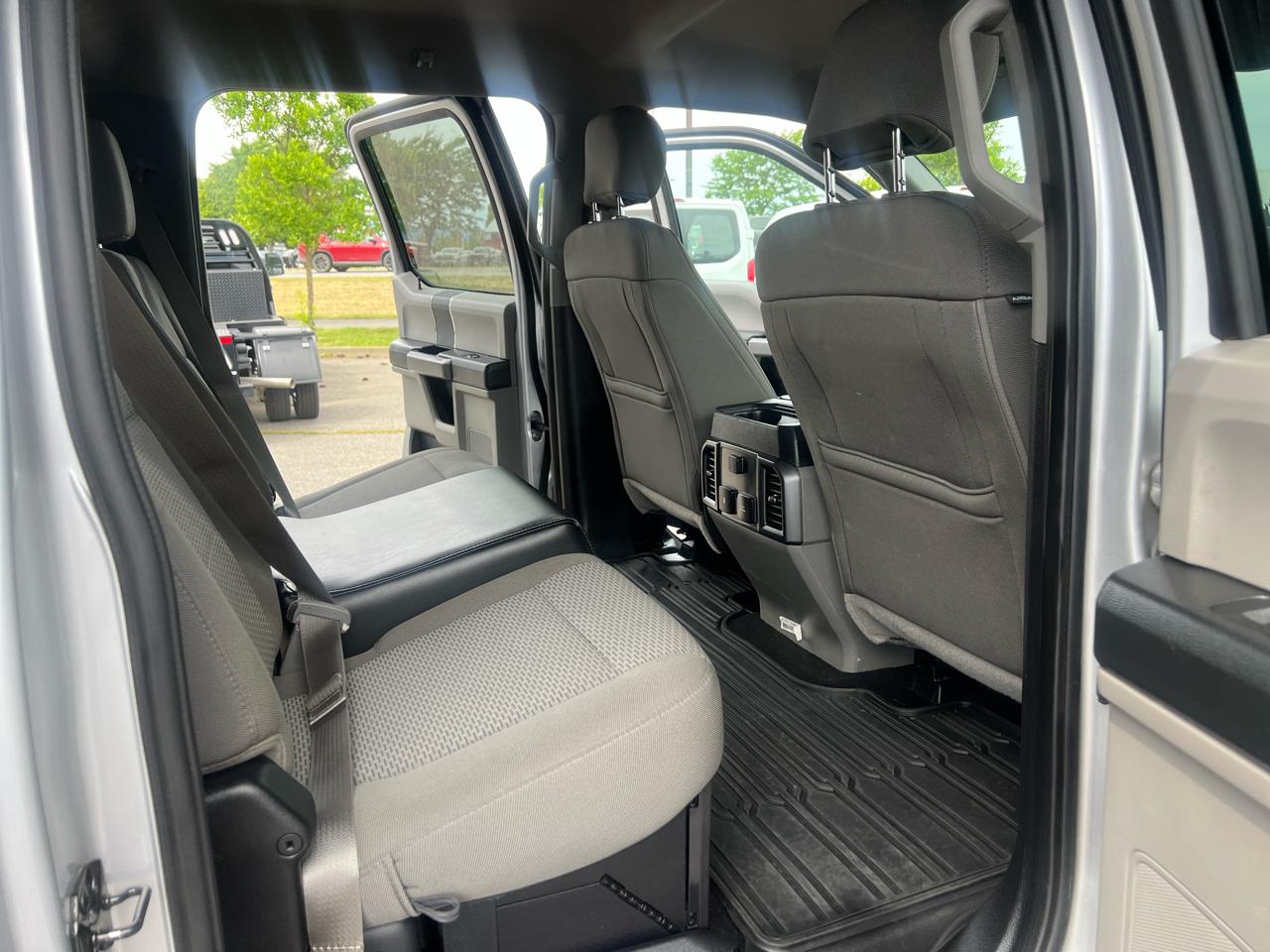 Ford Super Duty F-550 DRW XLT 4WD Crew Cab 203" WB 84" CA 2019