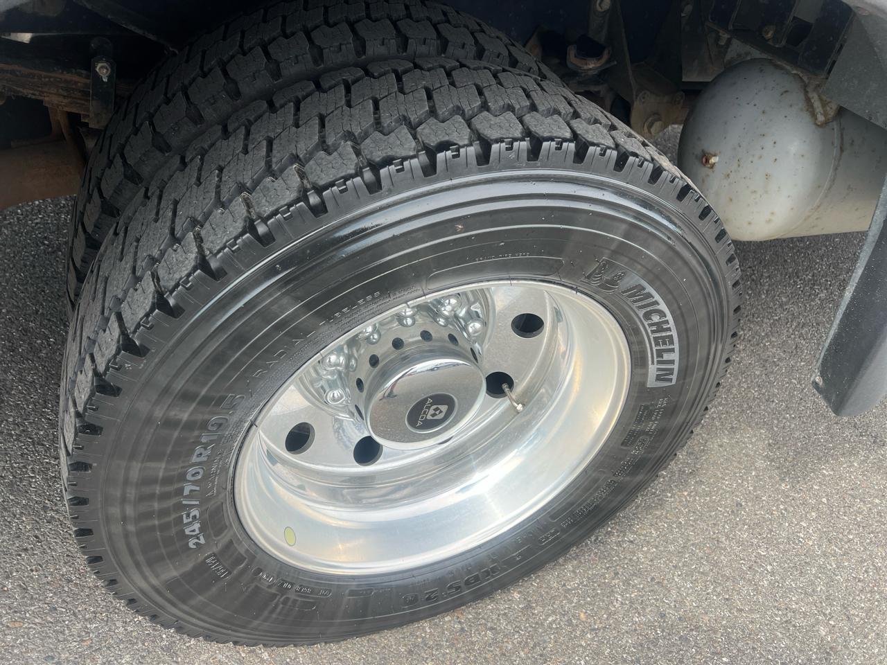 Ford Super Duty F-550 DRW XLT 4WD Crew Cab 203" WB 84" CA 2019