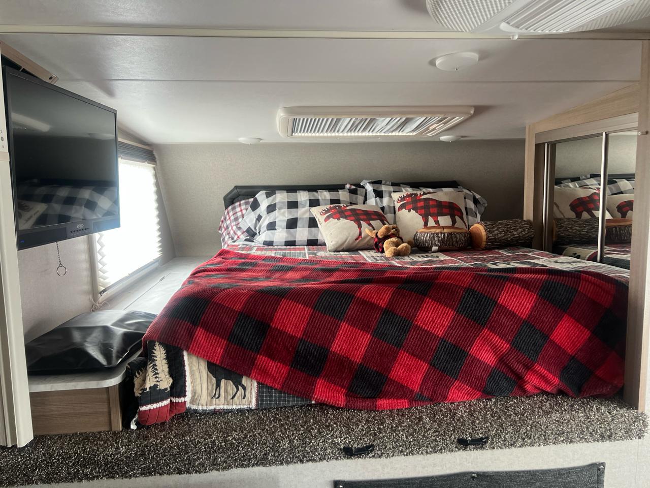 Ford Super Duty F-550 DRW XLT 4WD Crew Cab 203" WB 84" CA 2019