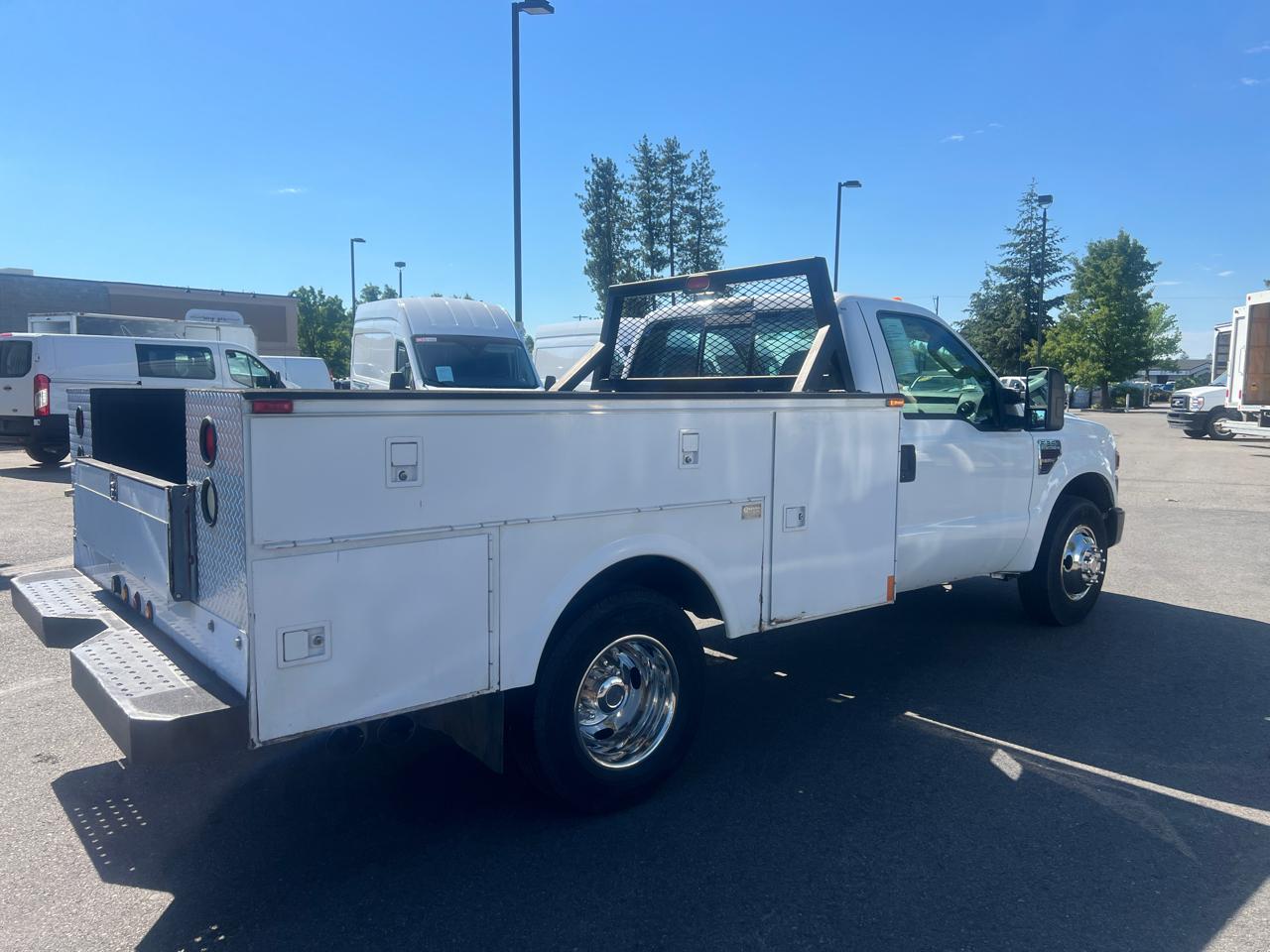 2008 Ford Super Duty F-350 DRW 2WD Reg Cab 141" WB 60" CA XLT