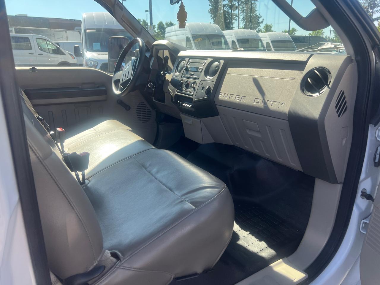 Ford Super Duty F-350 DRW 2WD Reg Cab 141" WB 60" CA XLT 2008