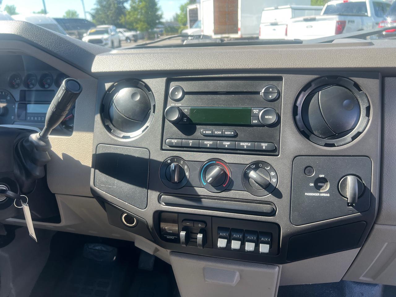 Ford Super Duty F-350 DRW 2WD Reg Cab 141" WB 60" CA XLT 2008