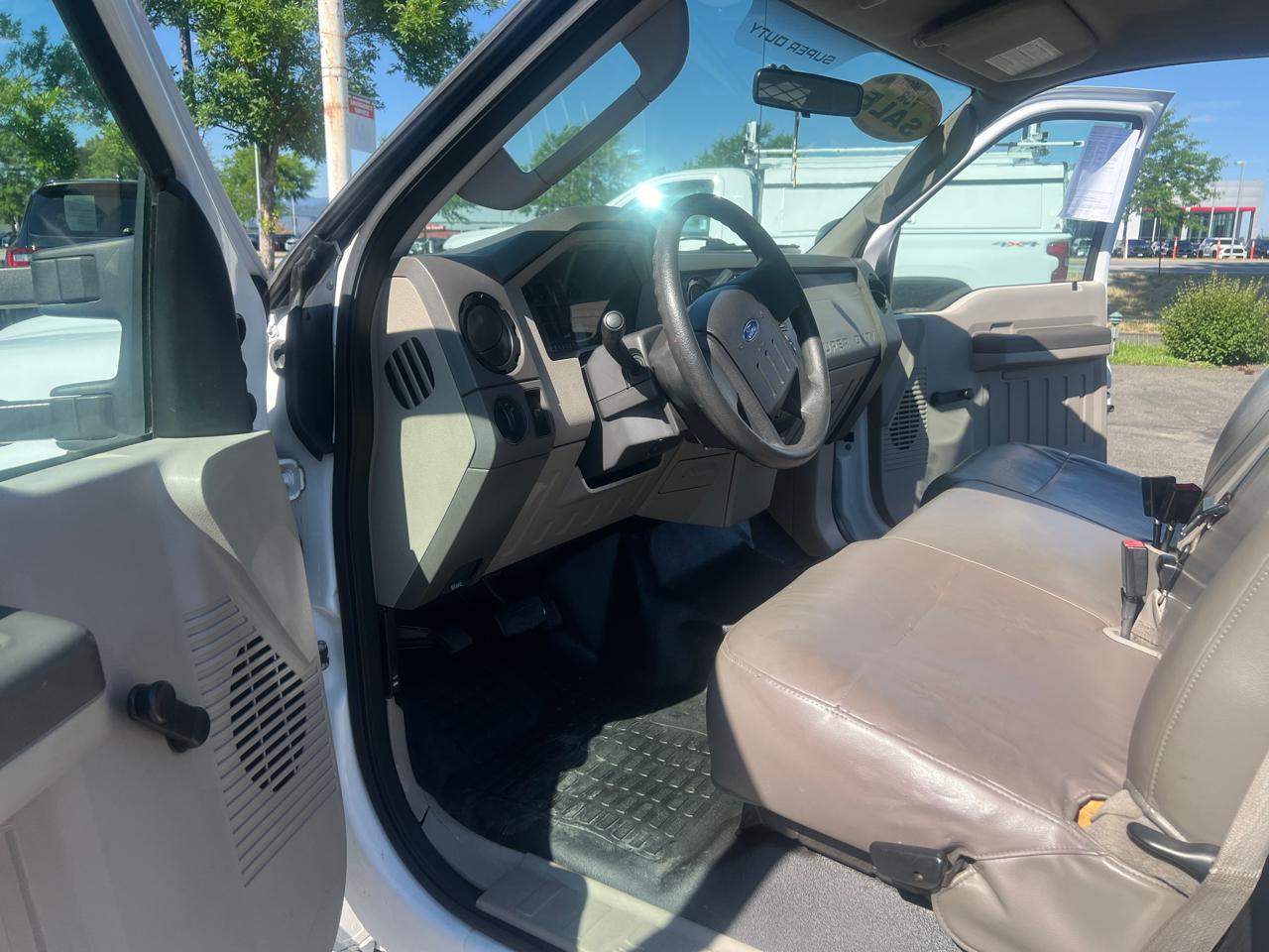 Ford Super Duty F-350 DRW 2WD Reg Cab 141" WB 60" CA XLT 2008