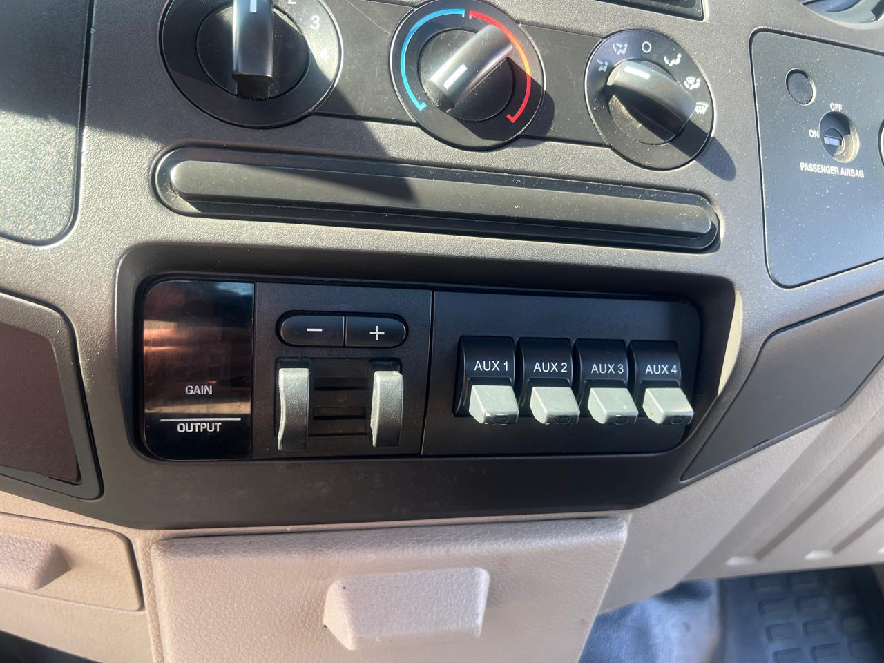 Ford Super Duty F-350 DRW 2WD Reg Cab 141" WB 60" CA XLT 2008