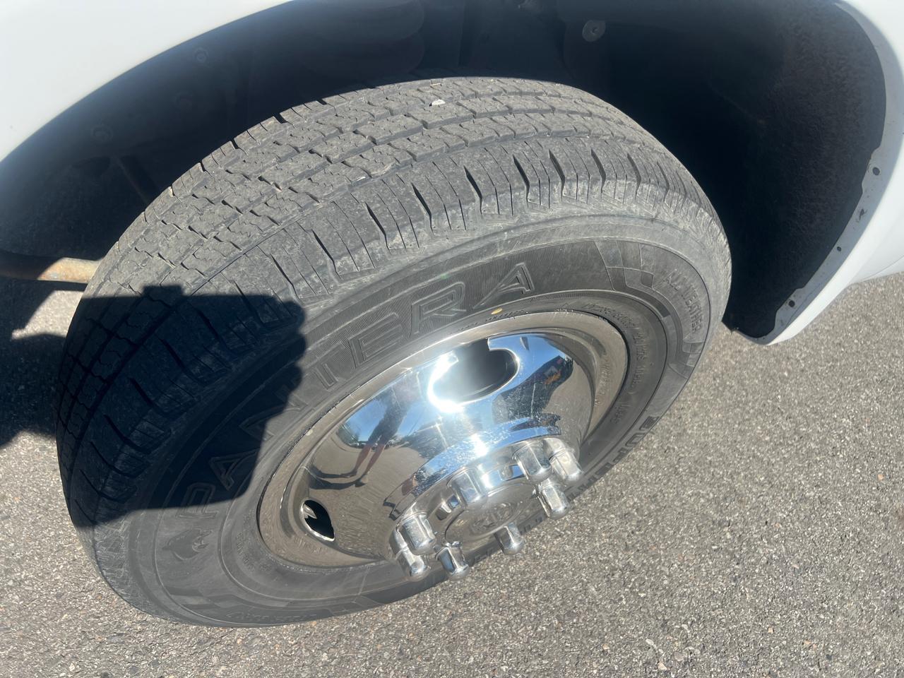 Ford Super Duty F-350 DRW 2WD Reg Cab 141" WB 60" CA XLT 2008