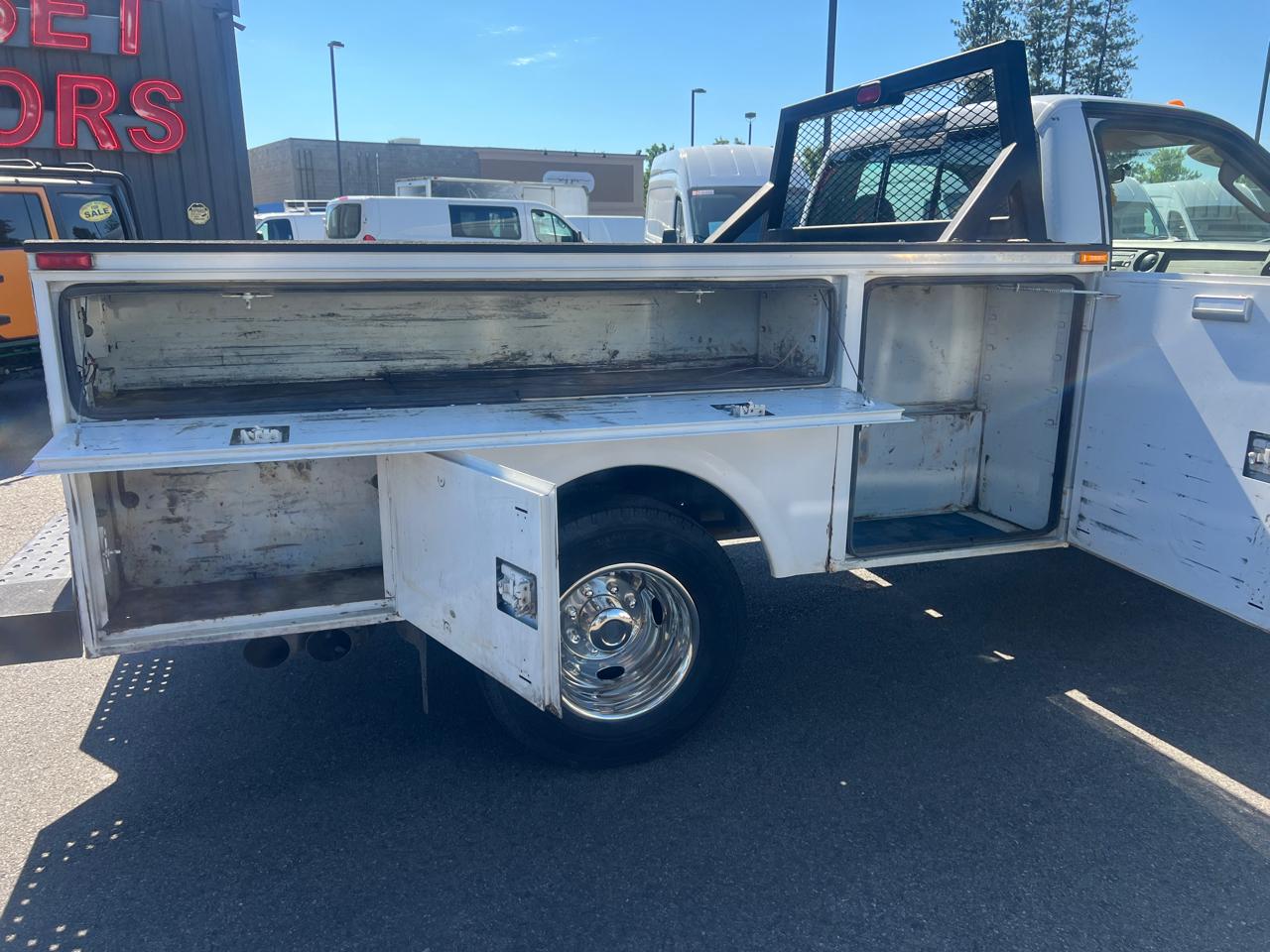 Ford Super Duty F-350 DRW 2WD Reg Cab 141" WB 60" CA XLT 2008