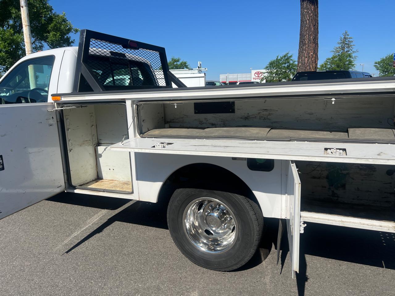 Ford Super Duty F-350 DRW 2WD Reg Cab 141" WB 60" CA XLT 2008