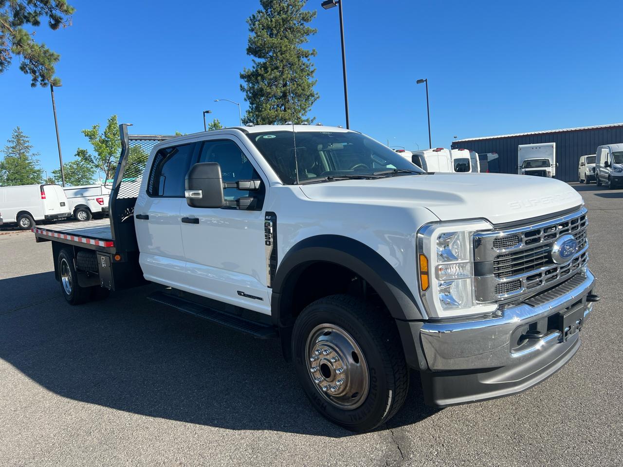 Ford Super Duty F-550 DRW XLT 4WD Crew Cab 203" WB 84" CA 2024