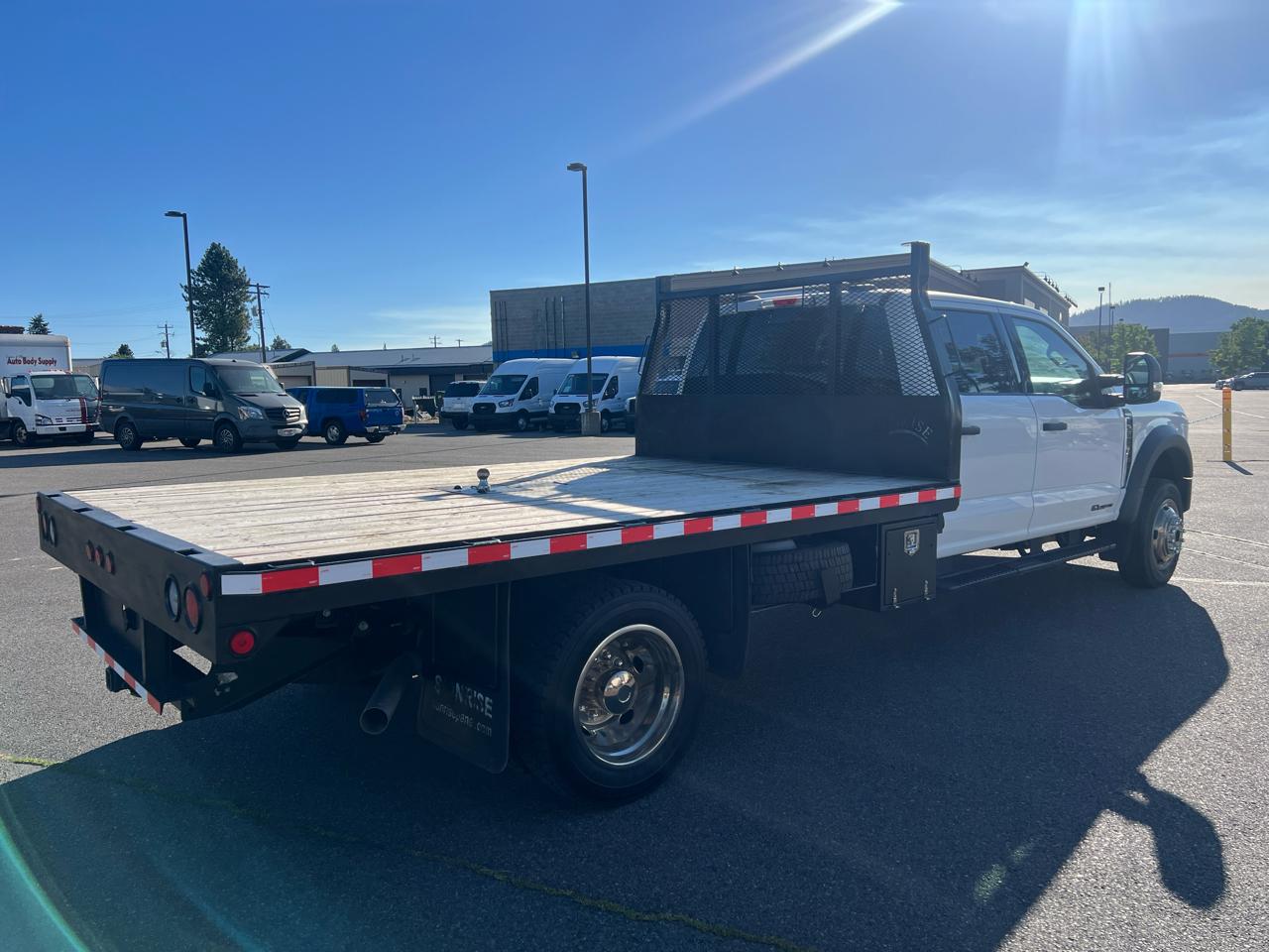 Ford Super Duty F-550 DRW XLT 4WD Crew Cab 203" WB 84" CA 2024